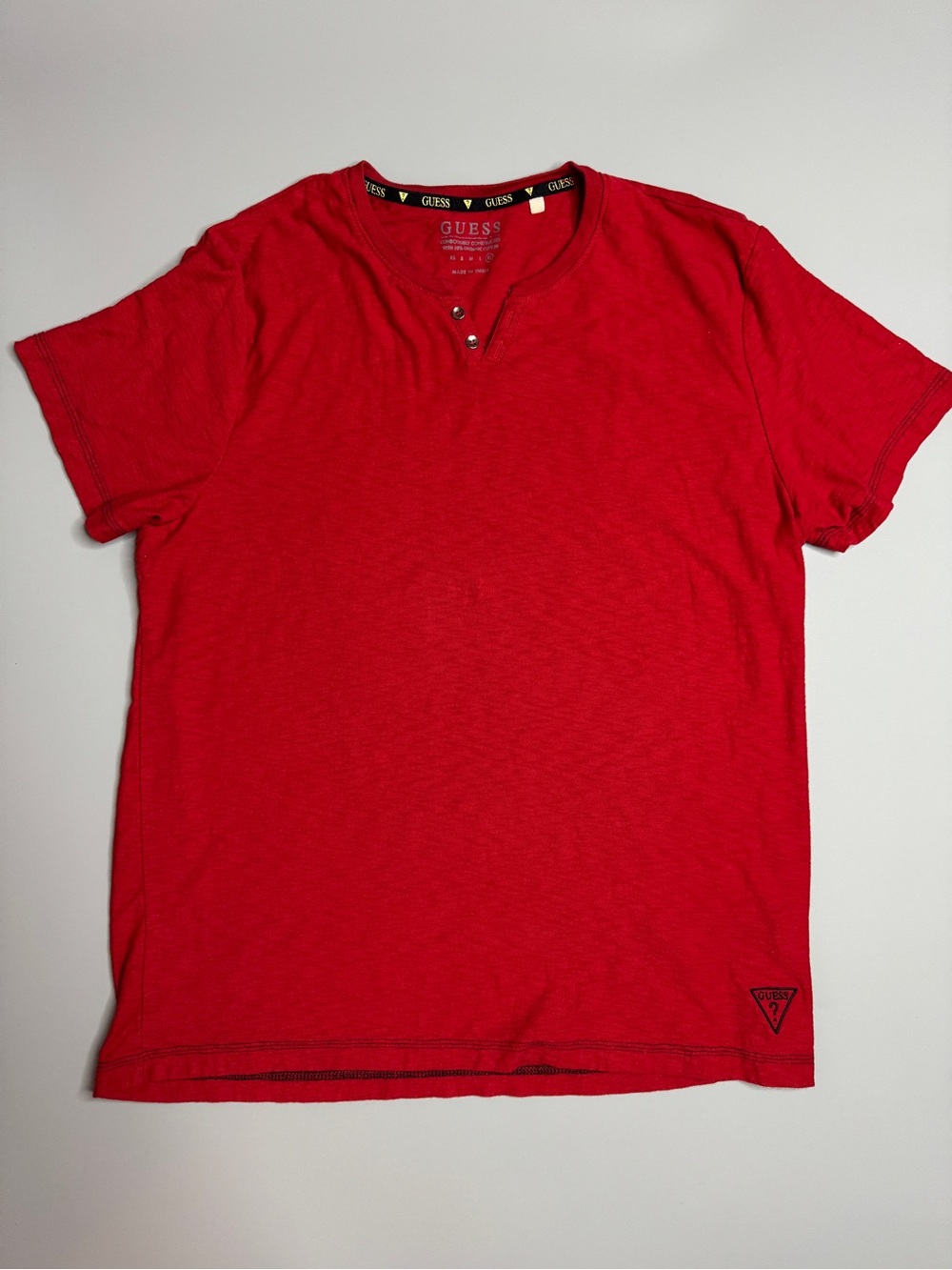 Vintage Guess Shirt Mens L-XL Red V Neck Golf Summer Fashion  Y2K Shirt